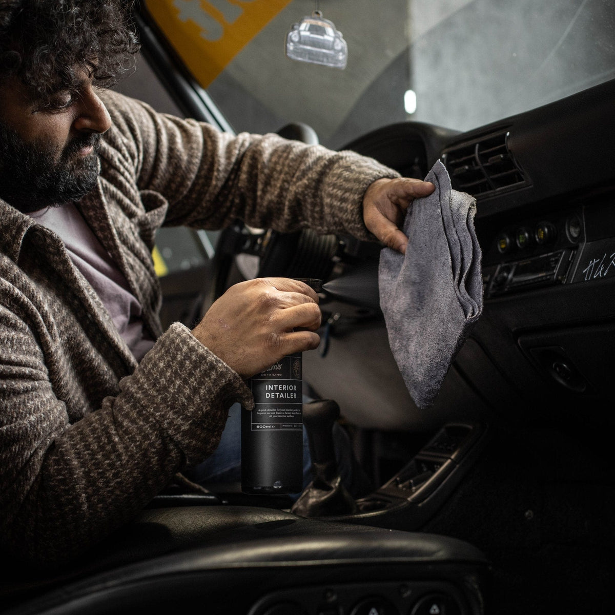 interior-detailer-